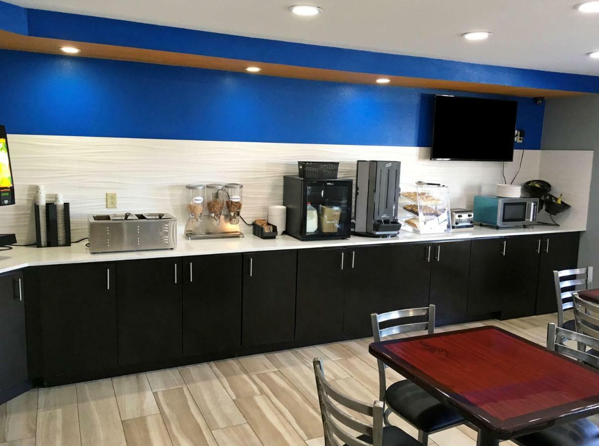 Americas Best Value Inn Denham Springs Exterior foto